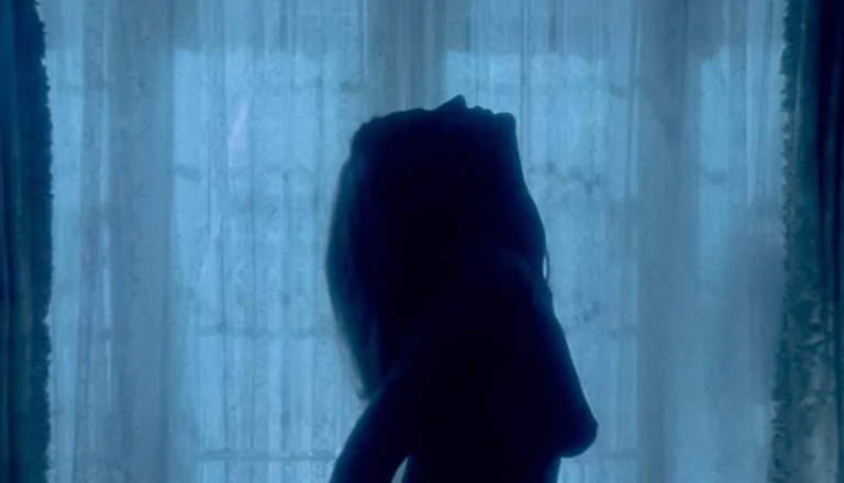 Момент из 1 серии 1 сезона